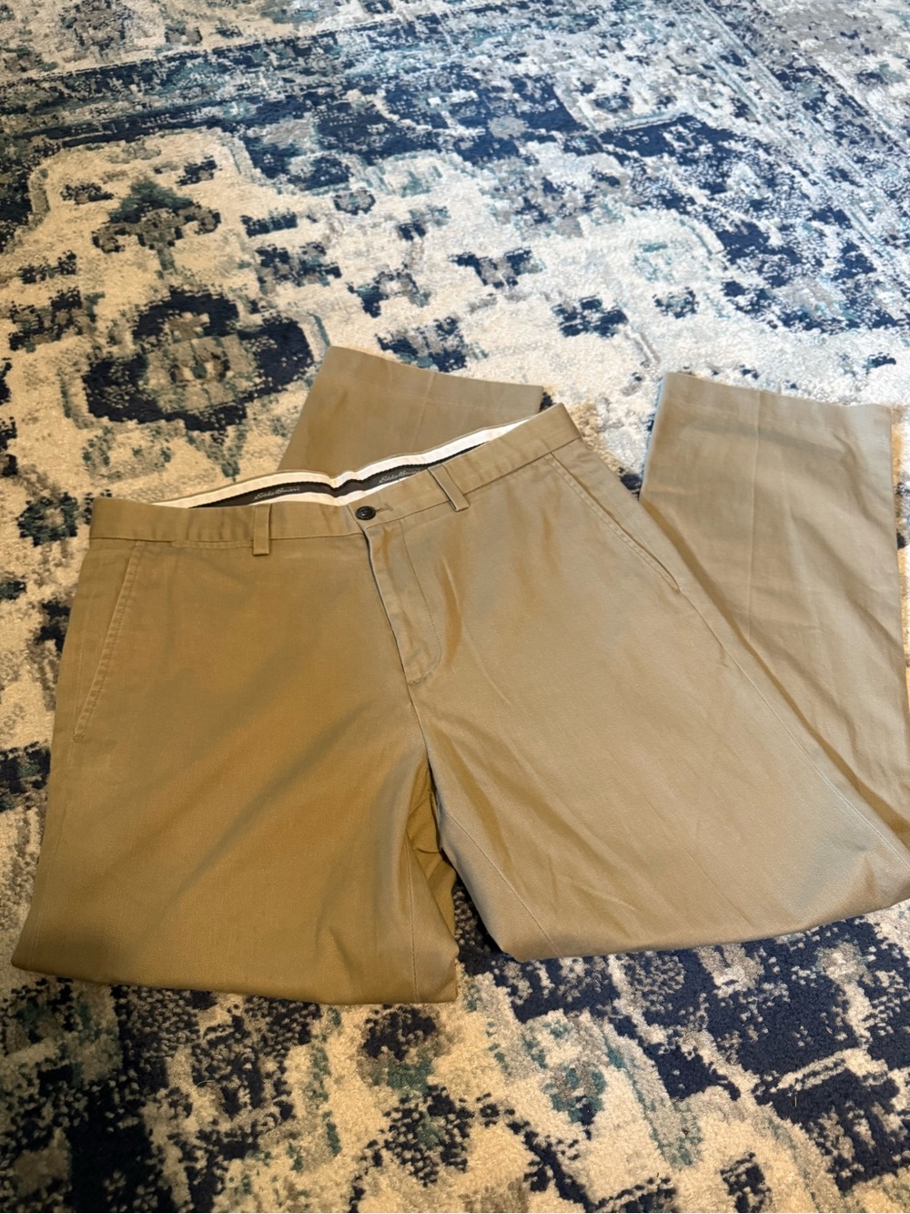 Men’s Eddie Bauer khaki pants / wrinkle free classic fit size 34x30